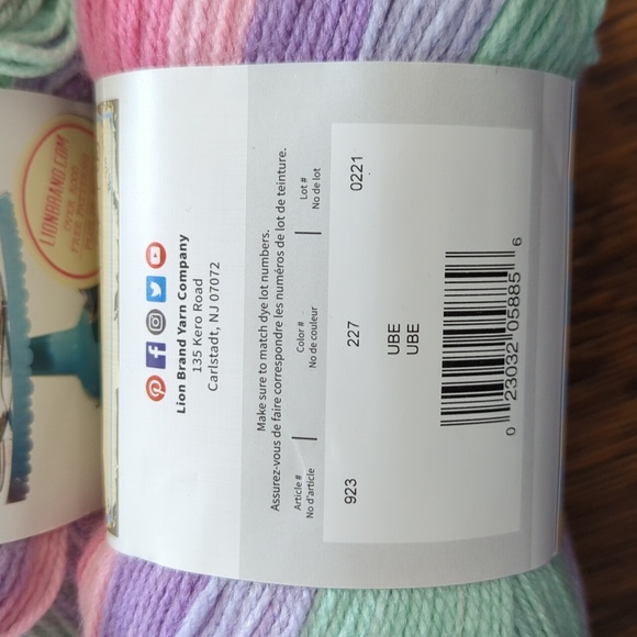 Lion Brand Ice Cream Light Weight (3) - 4 skeins total - Picture 4 of 8